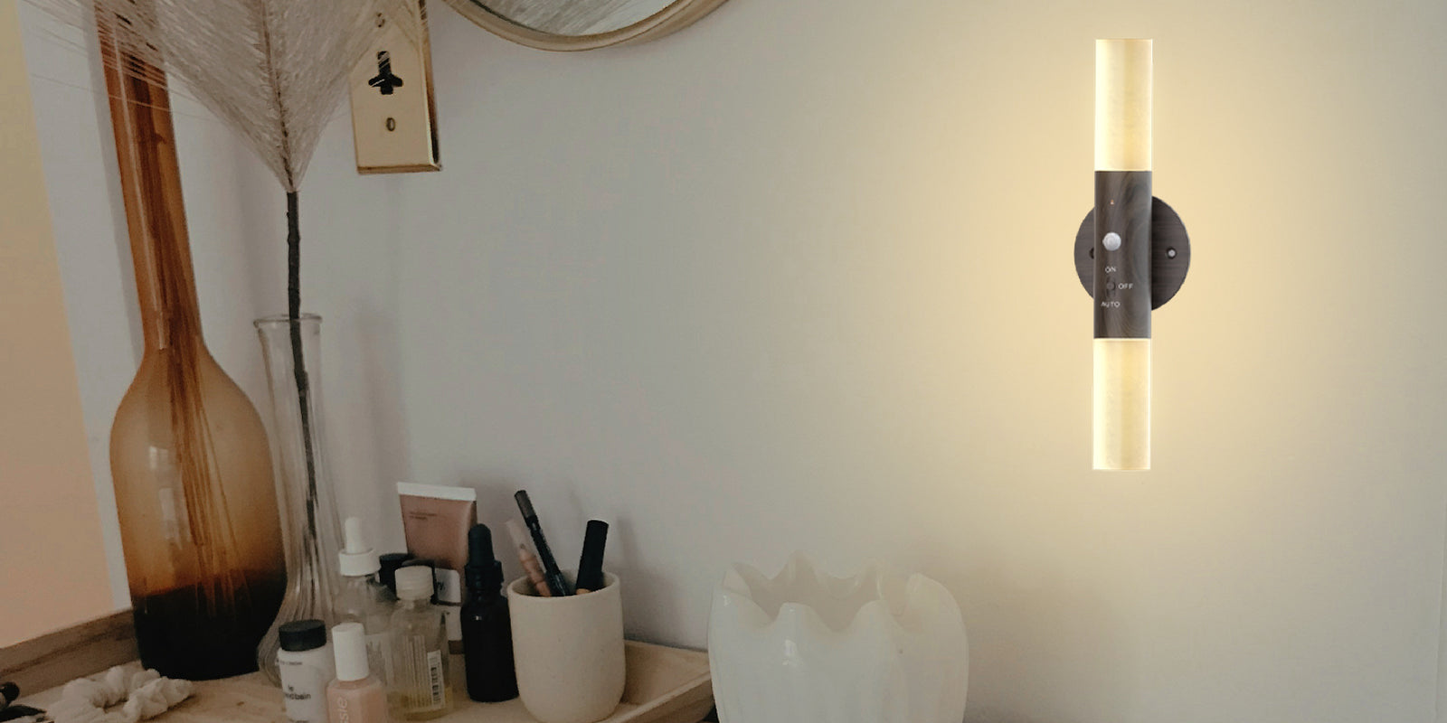 Battery-Display-Wall-Mounted-Lamp-With-Remote-Control LEPOTEC SHOP