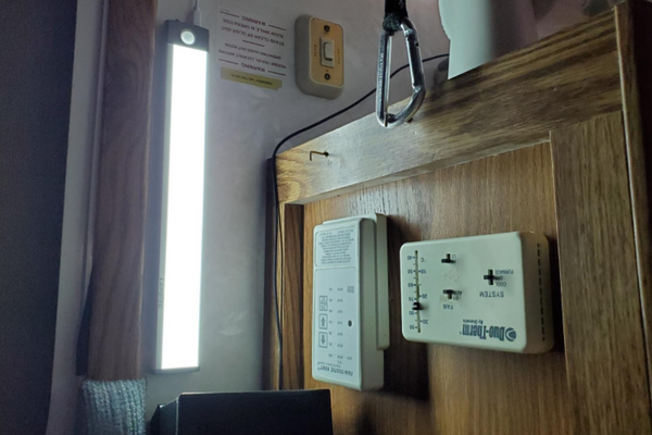 battery operated motion sensor light