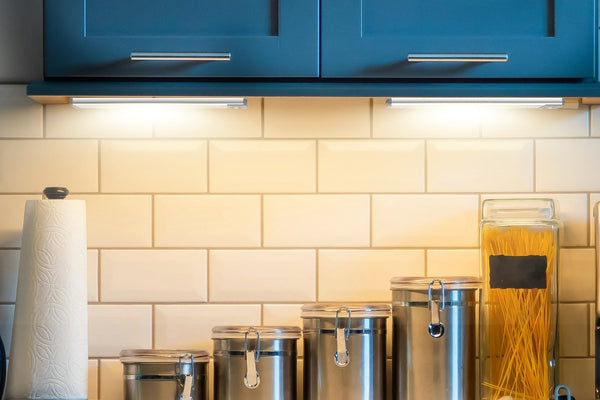 under cabinet kitchen lighting
