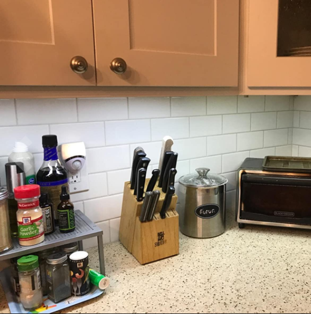 under cabinet kitchen light