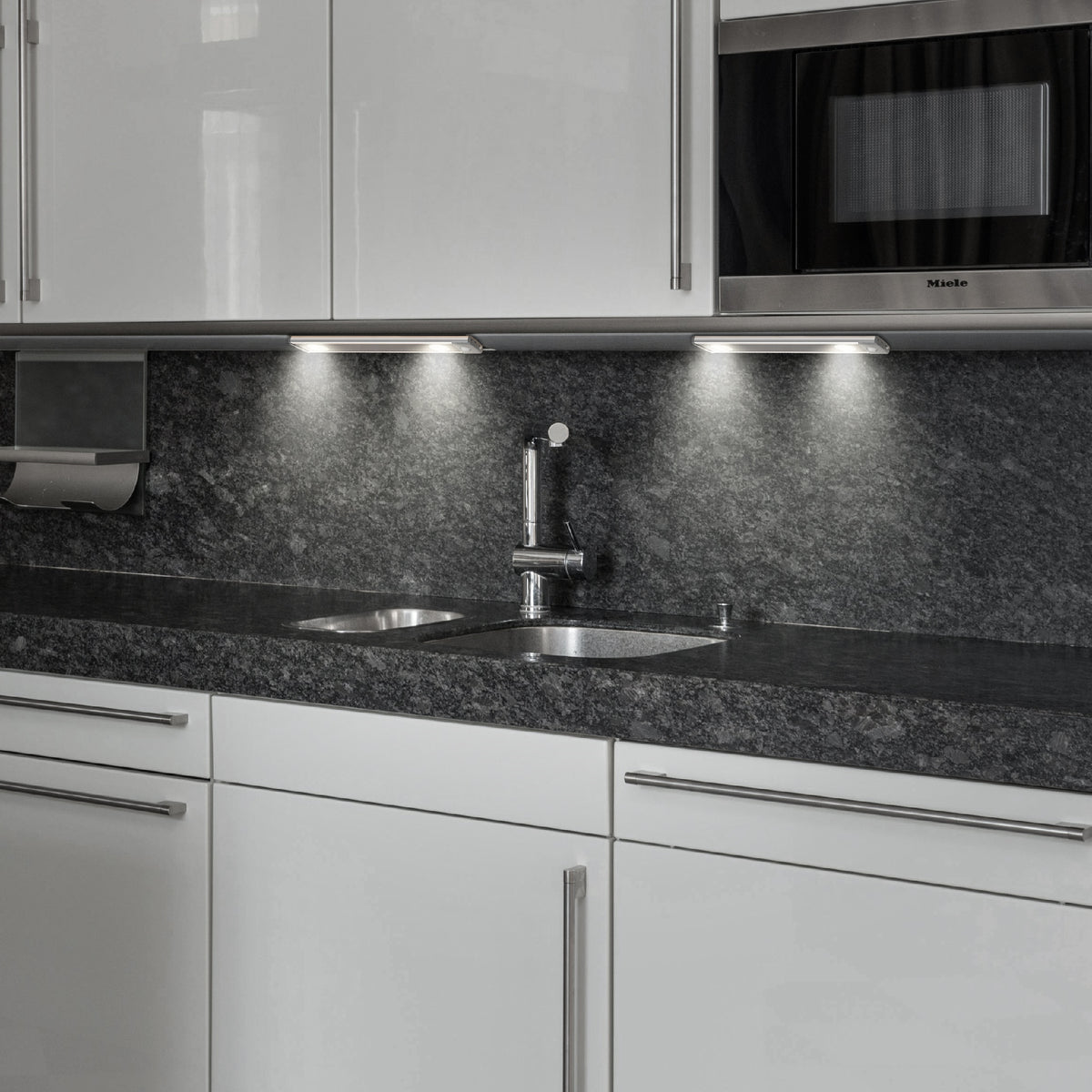 LEPOTEC 6 LED Wireless Motion Sensor Light - installation view